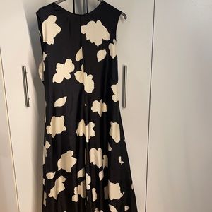 Theory 100% Silk dress - b/w floral print